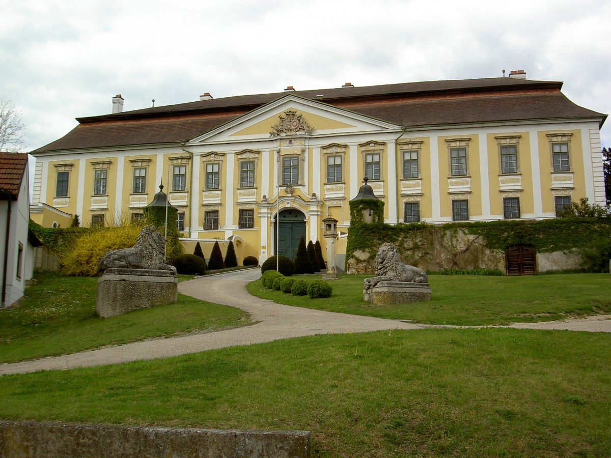 Gobelsburg, Schloss, erbaut 1725, heute Sitz des Weinguts Schloss Gobelsburg (20.04.2014)