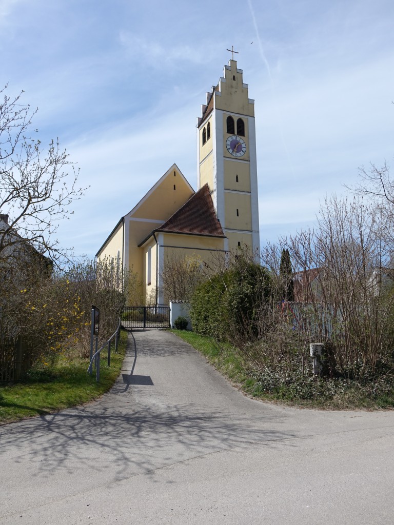Gbelsbach, Pfarrkirche St. Vitus, Turm und Chor von 1430, Langhaus erbaut 1713, verlngert 1922 (15.04.2015)