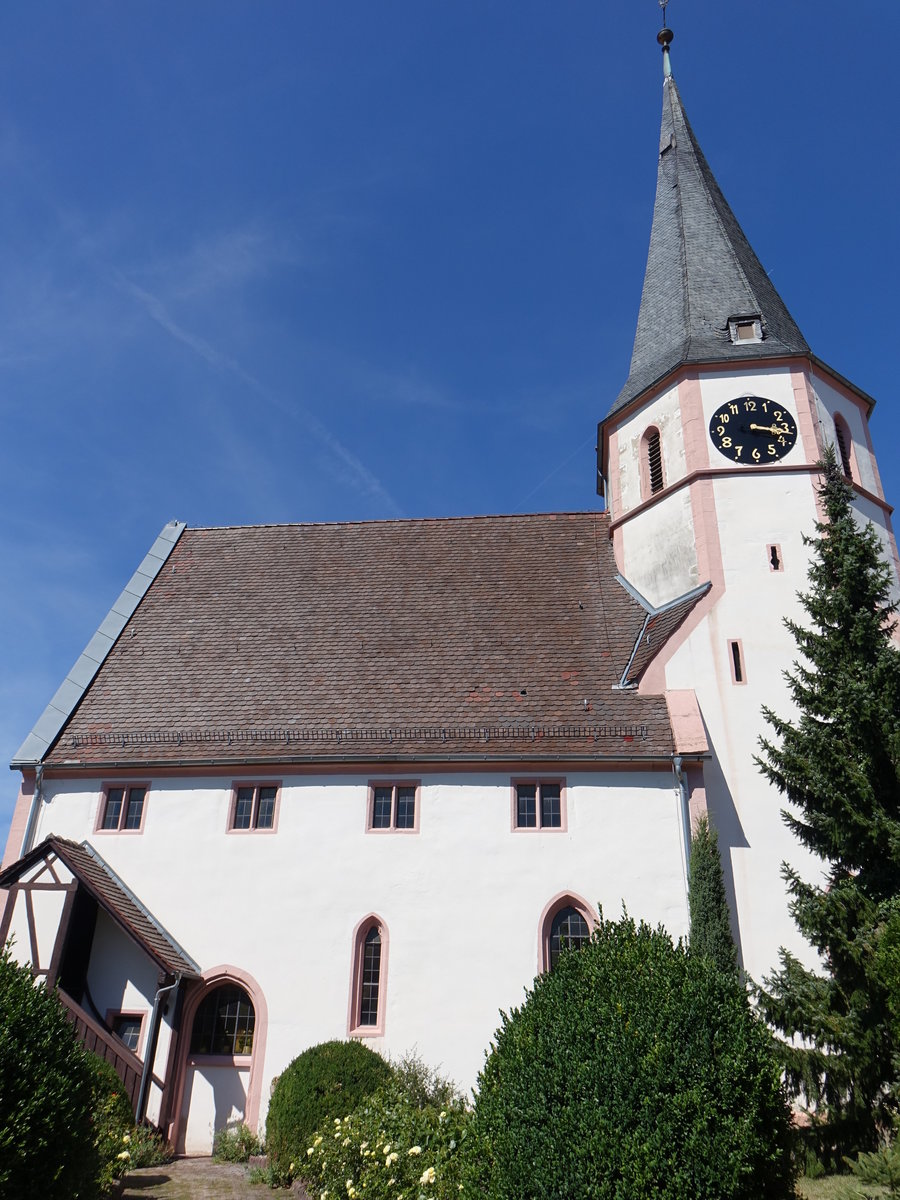Gbrichen, evangelische St. Ulrich Kirche, erbaut von 1507 bis 1510 als Wehrkirche (12.08.2017)