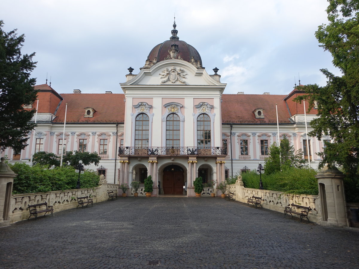 Gdll, Schloss Grassalkovich, erbaut von 1744 bis 1750 durch Andreas Mayerhoffer, 1867 Geschenk an das Habsburger Kaiserpaar durch die Ungarische Nation (02.09.2018)