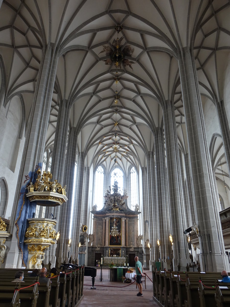 Grlitz, Innenraum der Pfarrkirche St. Peter und Paul, Hochaltar von 1625, erbaut von George Heermann, Kanzel von 1693 (03.10.2020)