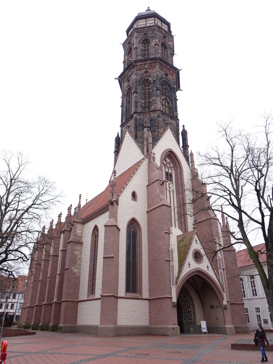 Gttingen, Ev. Stadtkirche St. Jacobi, erbaut von 1361 bis 1433, dreischiffige 
gotische Hallenkirche. Der Turm der Kirche ist mit seinen 72 Metern Hhe das hchste Gebude der Gttinger Altstadt (08.03.2017)