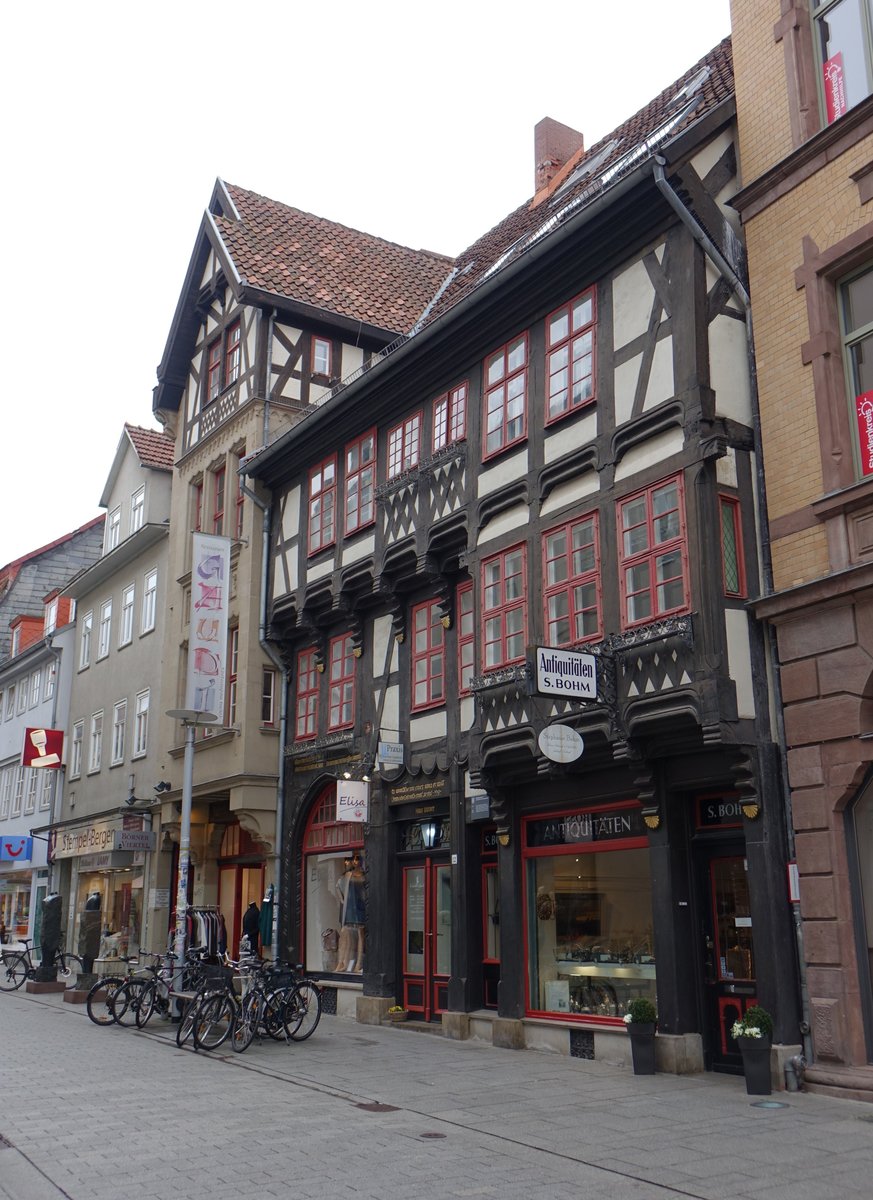 Gttingen, Fachwerkhaus Barferstr. 12, erbaut 1538 durch den Ratsherrn Abel 
Bornemann, ltestes erhaltenes Beispiel eines Gttinger Brgerhauses mit Schiffskehlen Ornamentik (08.03.2017)