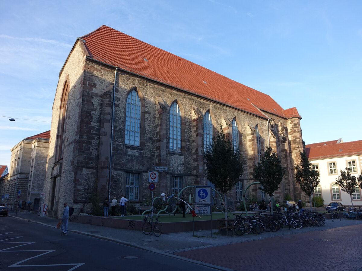 Gttingen, Klosterkirche St. Peter und Paul, gotische Hallenkirche, erbaut ab 1331, von 1734 bis 1803 Universittskirche, seit 2000 Ausstellungsraum (26.09.2023)