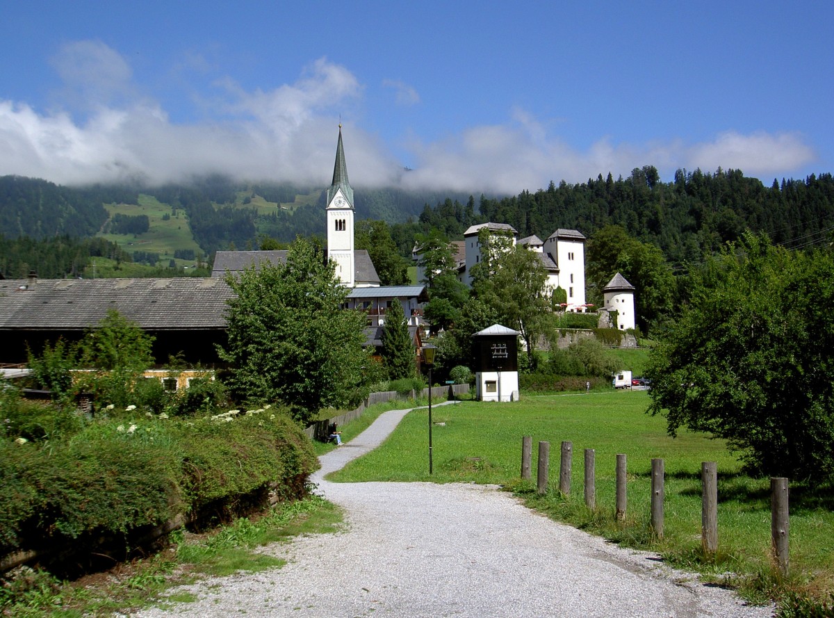 Goldegg im Pongau, Pfarrkirche St. Georg und Schloss Goldegg (01.08.2014)