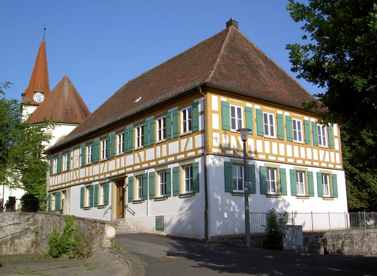 Gollhofen, Ev. St. Johannes Kirche und ehem. Schulhaus (19.06.2014)