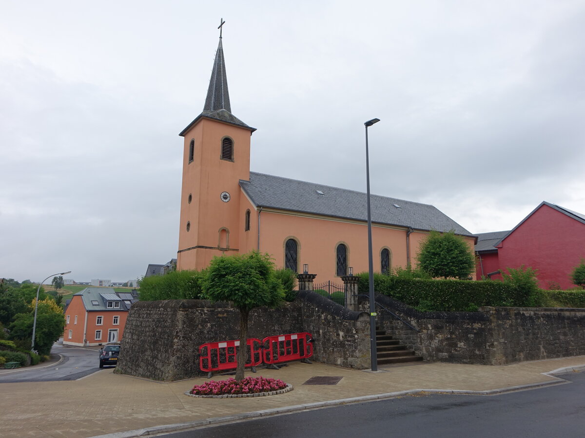 Gonderingen, Pfarrkirche St. Sebastian in der Rue de Eglise (20.06.2022)