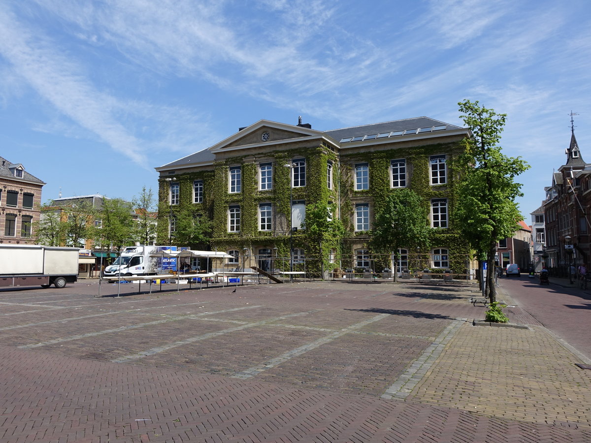 Gorinchem, Rathaus am Markt, erbaut 1860 (09.05.2016)