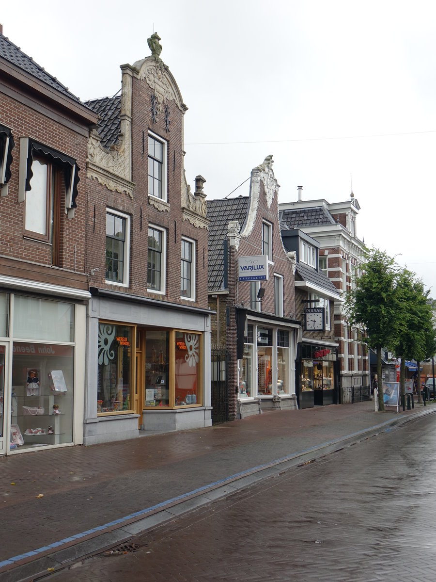 Gorredijk/De Gordijk, Giebelhuser aus dem 17. Jahrhundert in der Hoofdstraat (25.07.2017)