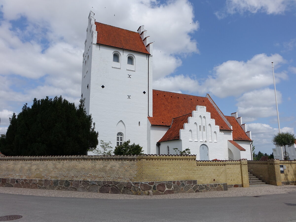 Gorslev, evangelische Kirche, sptromanisch erbaut im 13. Jahrhundert (22.07.2021)