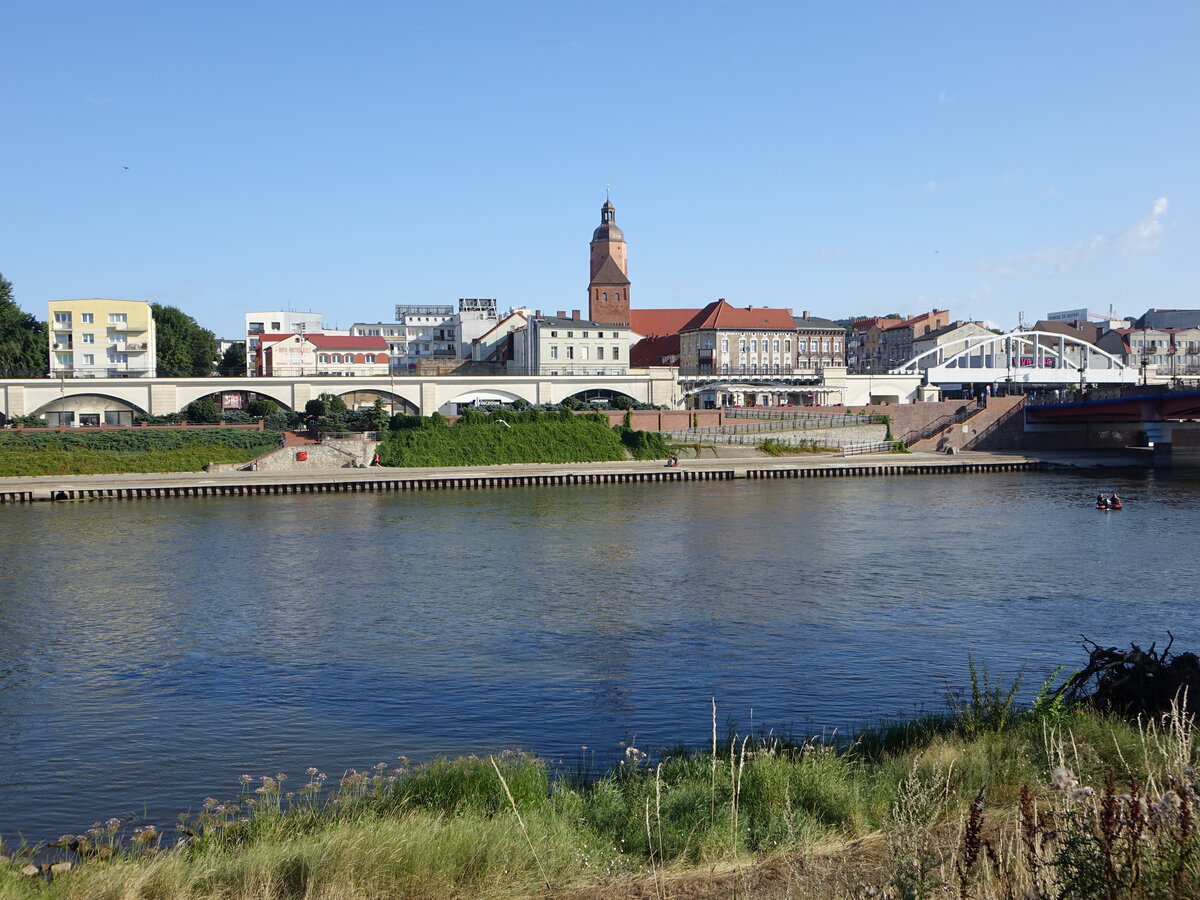 Gorzw Wielkopolski / Landsberg an der Warthe, Ausblick auf die Altstadt mit Dom St. Marien (31.07.2021)