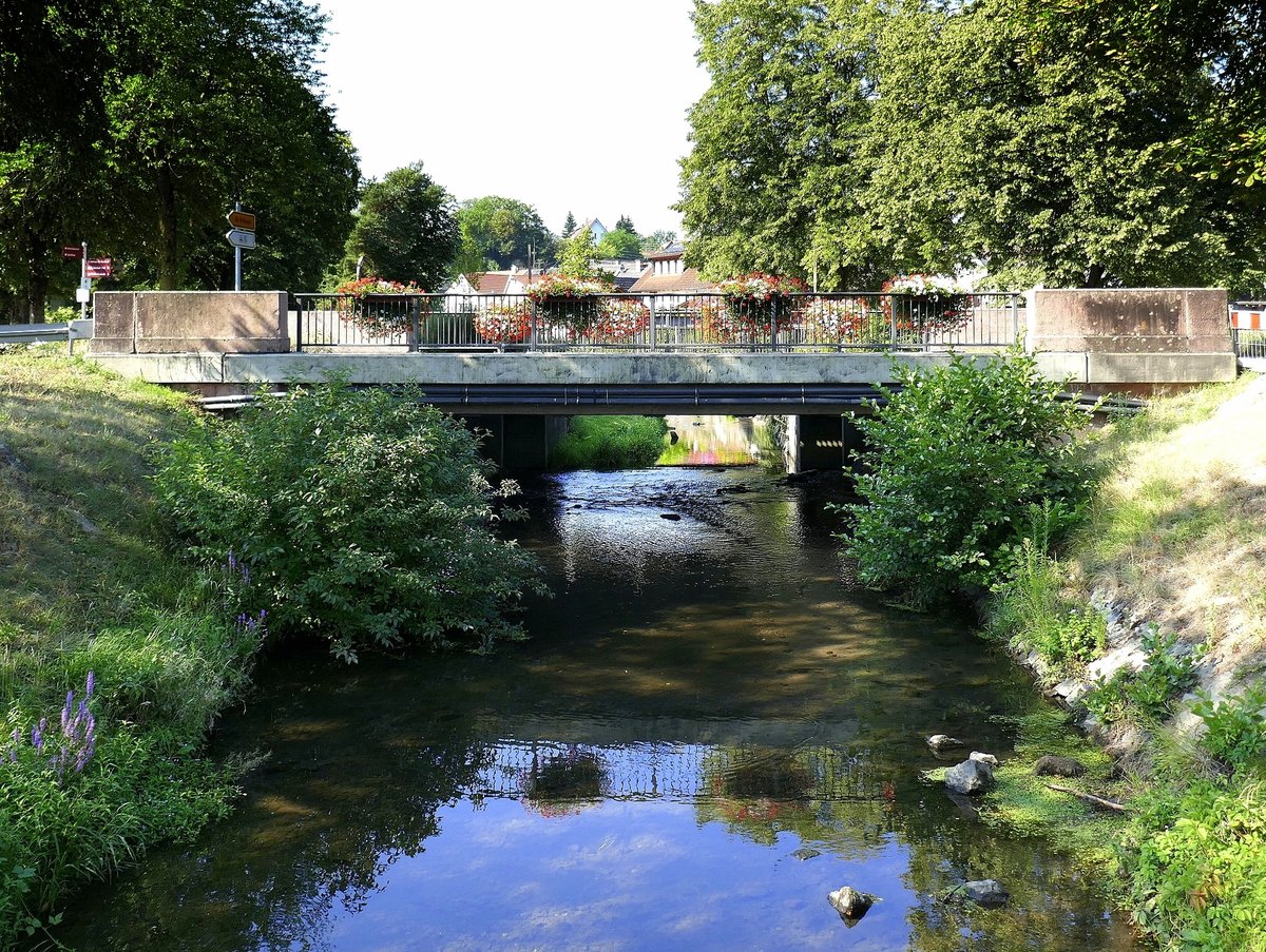 Gottenheim, Straenbrcke ber den Brandbach am Ortseingang, Aug.2020