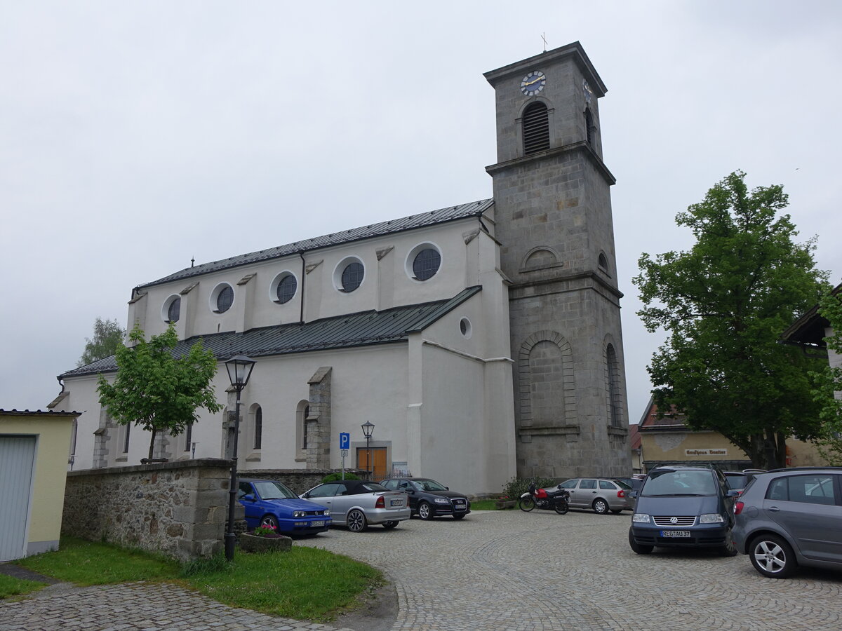 Gotteszell, Pfarrkirche St. Anna, dreischiffige Pfeilerbasilika mit drei Apsiden, erbaut ab 1339, barockisiert im 17. Jahrhundert (24.05.2015)