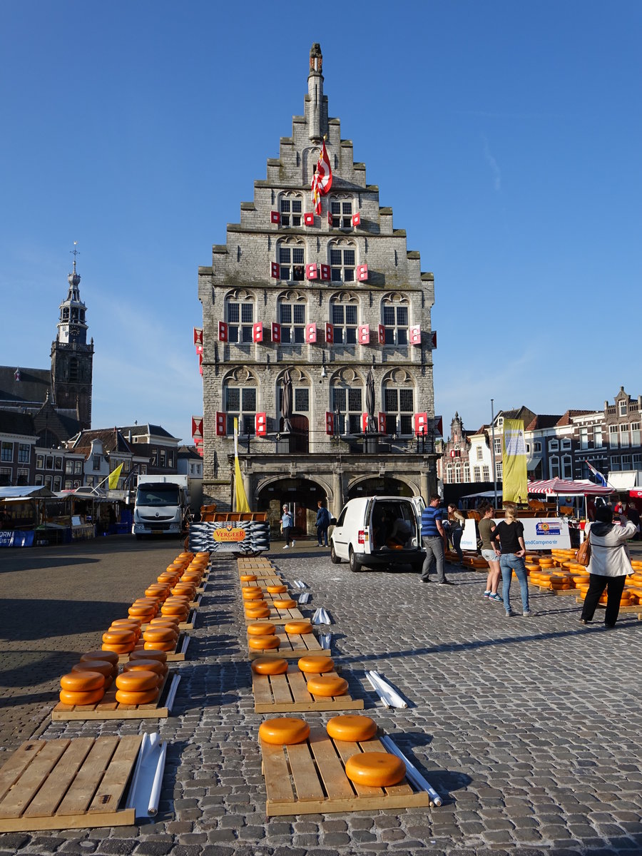 Gouda, gotisches Stadthaus am Markt, erbaut von 1448 bis 1450, Treppe im Stil der Renaissance von 1603 (12.05.2016)