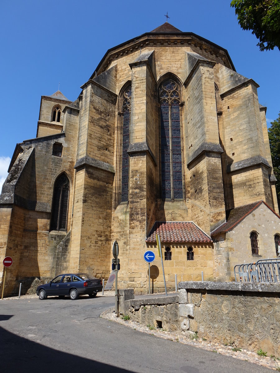 Gourdon, Kirche Saint-Pierre, erbaut im 14. Jahrhundert (22.07.2018)