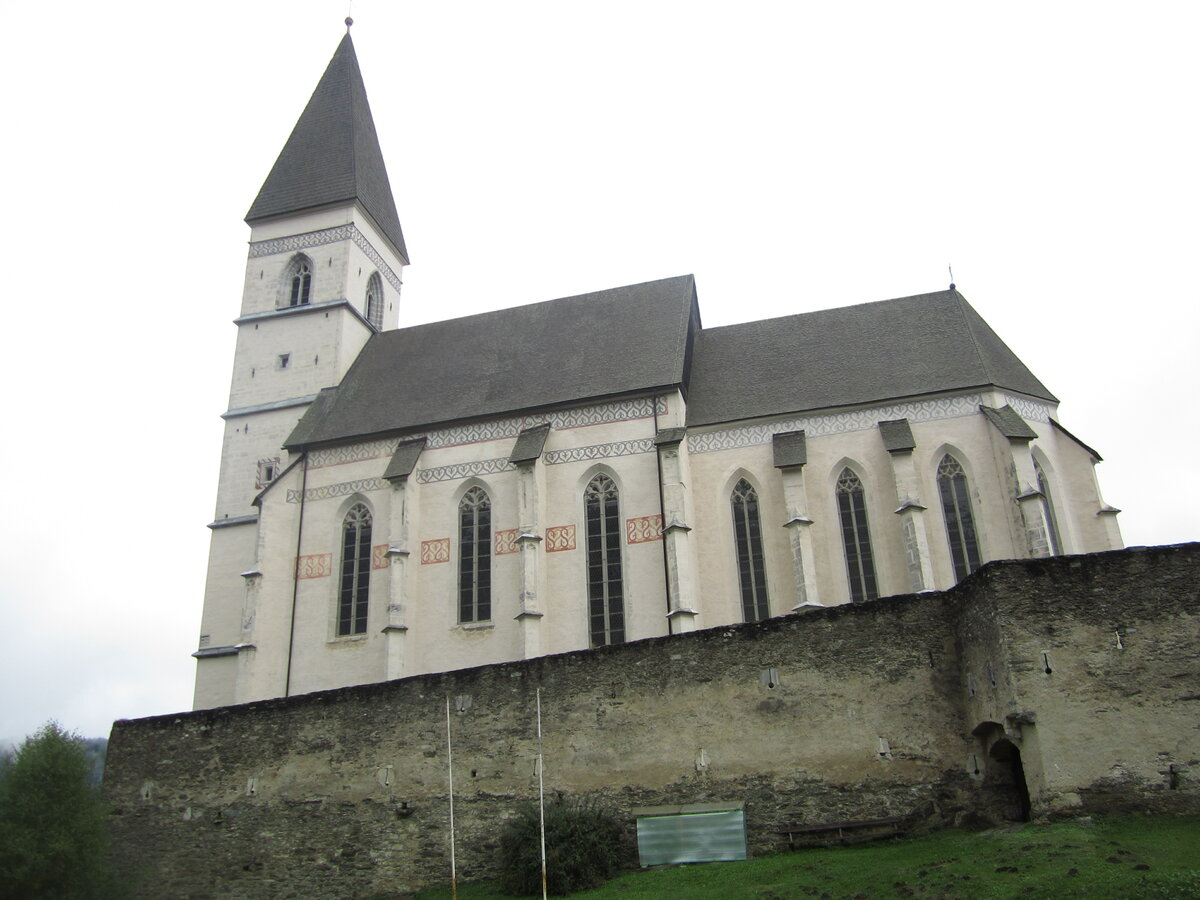 Grades, Wallfahrtskirche St. Wolfgang, erbaut 1453, Zwiebelturm von 1766 (01.10.2013)