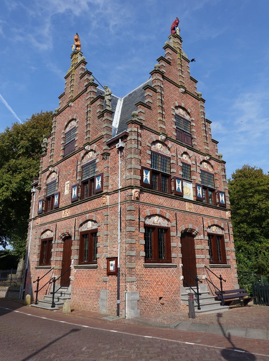 Graft, altes Rathaus, erbaut 1613 mit 3 Treppengiebeln (26.08.2016)