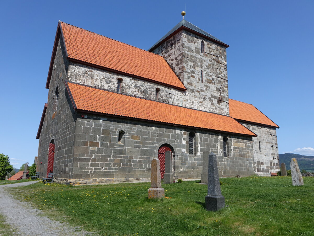 Gran, evangelische St. Nicolai Kirche, erbaut im 12. Jahrhundert (31.05.2023)