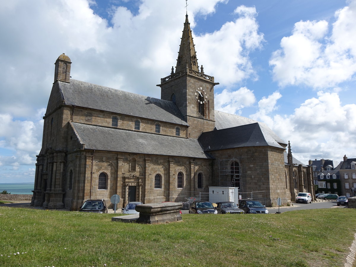 Granville, Kirche Notre-Dame, erbaut im 15. Jahrhundert, Kirchturm von 1593 (13.07.2016)