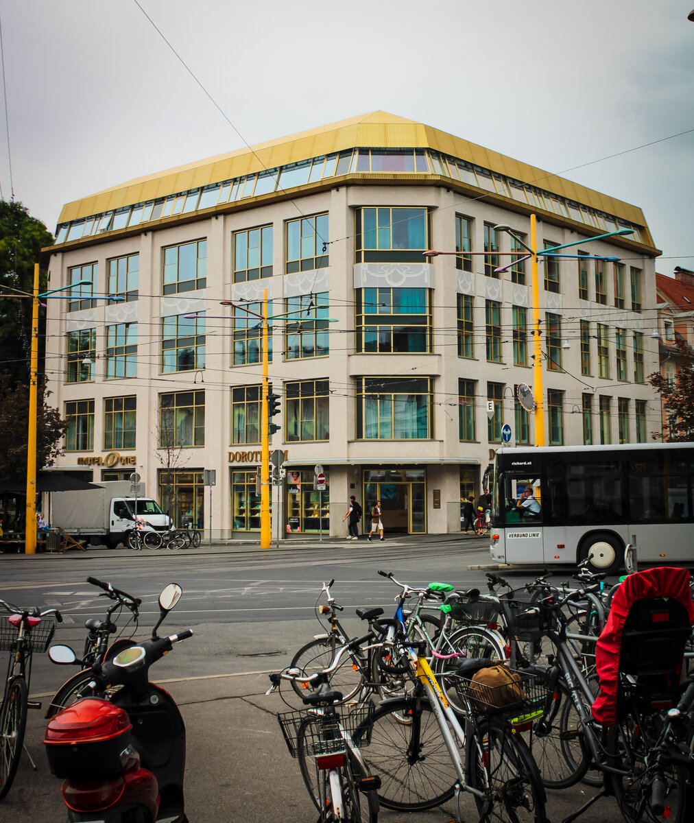 Graz. Das Dorotheum am Grazer Jakominiplatz – August 2022.
