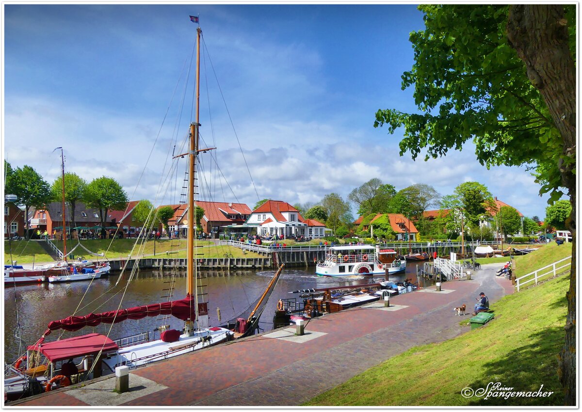 Greetsiel, Ostfriesland, der historische Sielhafen. Besucht Ende Mai 2023