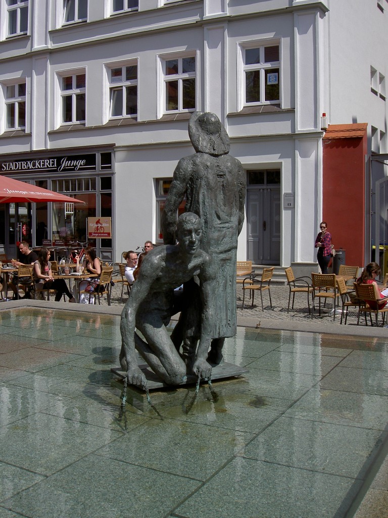Greifswald, Brunnen am Fischmarkt (22.05.2012)
