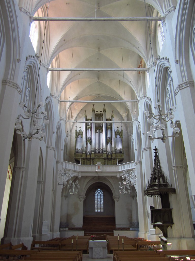 Greifswald, Dom St. Nikolai, erbaut ab 1263, Domorgel erbaut von 1831 bis 1832 durch Orgelbauer Carl August Buchholz, erneuert 1988 durch die Orgelbaufirma Jehmlich, Kanzel von Christian Adolf Friedrich (22.05.2012)