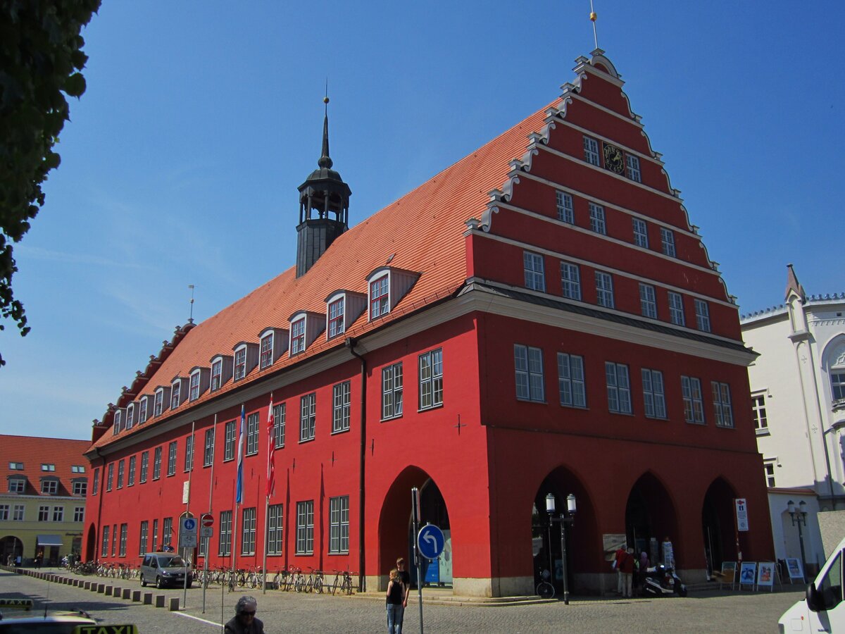 Greifswald, Rathaus am Markt, erbaut im 13. Jahrhundert (22.05.2012)