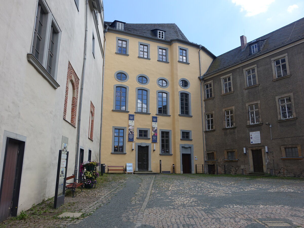 Greiz, Innenhof am oberen Schloss, erbaut im 18. Jahrhundert (25.06.2023)