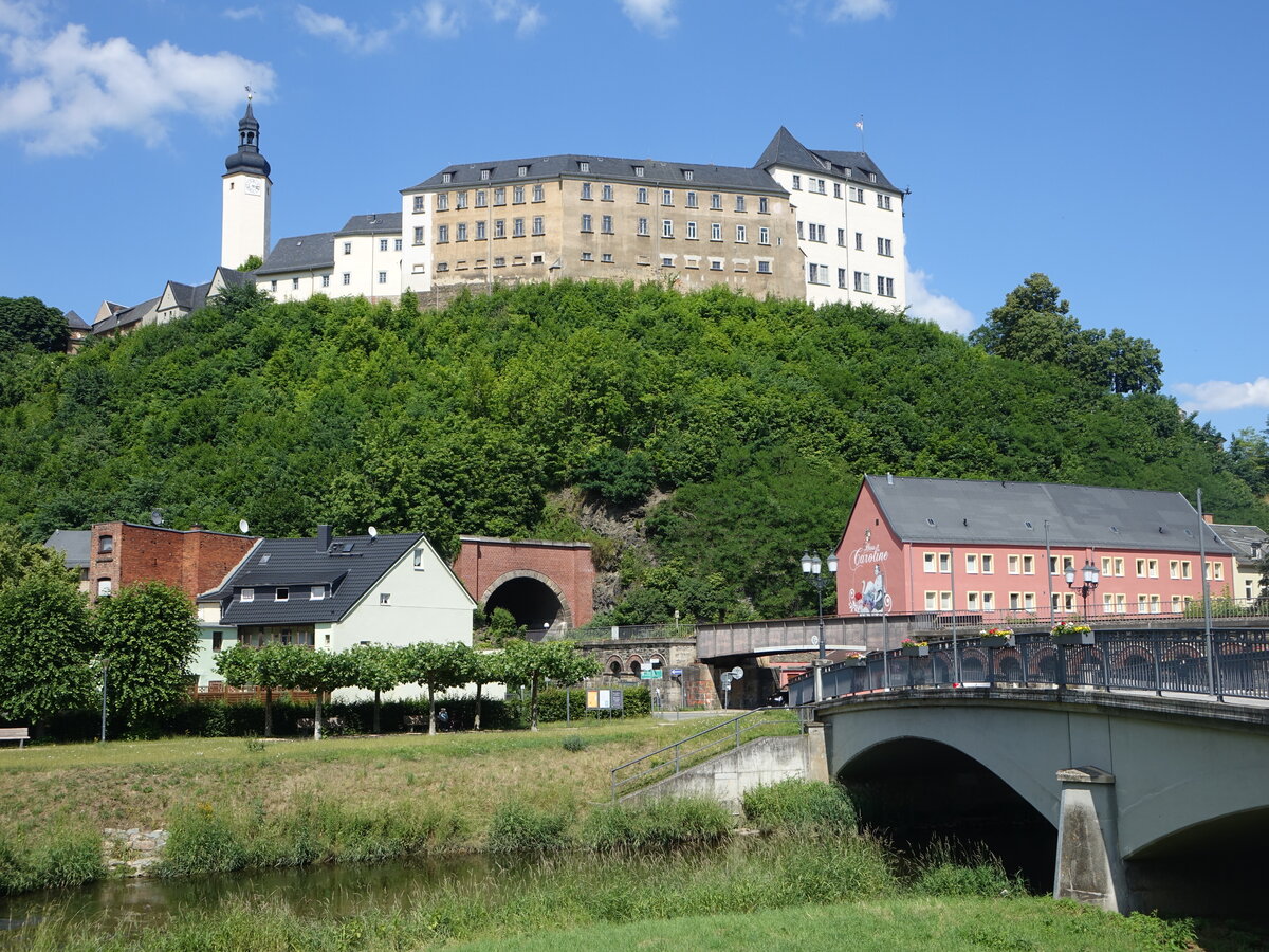 Greiz, oberes Schloss, im Kern mittelalterlich, nach Brand neu erbaut bis 1540, im 18. Jahrhundert ausgebaut (25.06.2023)