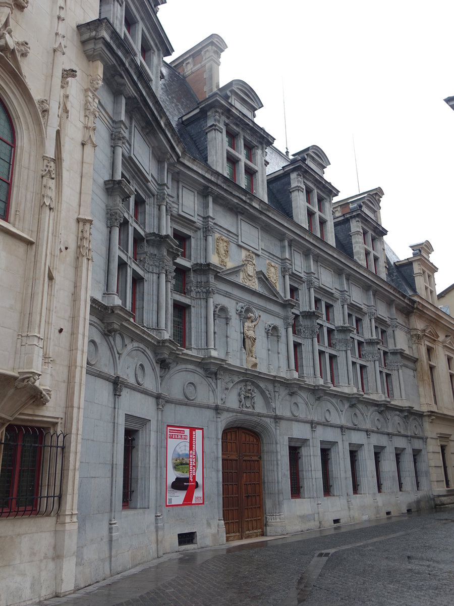 Grenoble, Palais de Justice am Place Saint Andre, ehem. Parlamentsgebude der Dauphine, erbaut Ende des 15. Jahrhunderts (18.09.2016)
