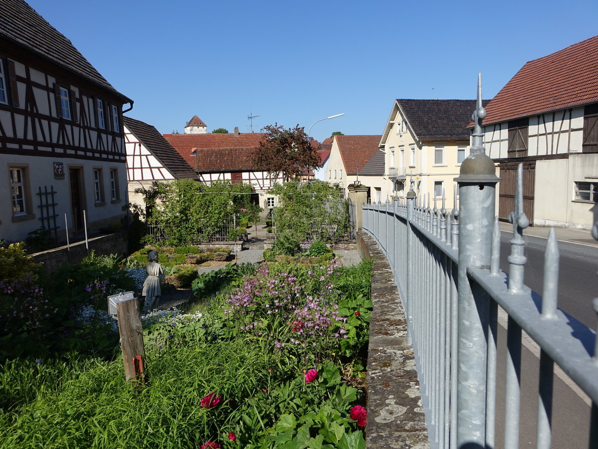 Grethal, Grten und Fachwerkhuser in der Kirchstrae (27.05.2017)