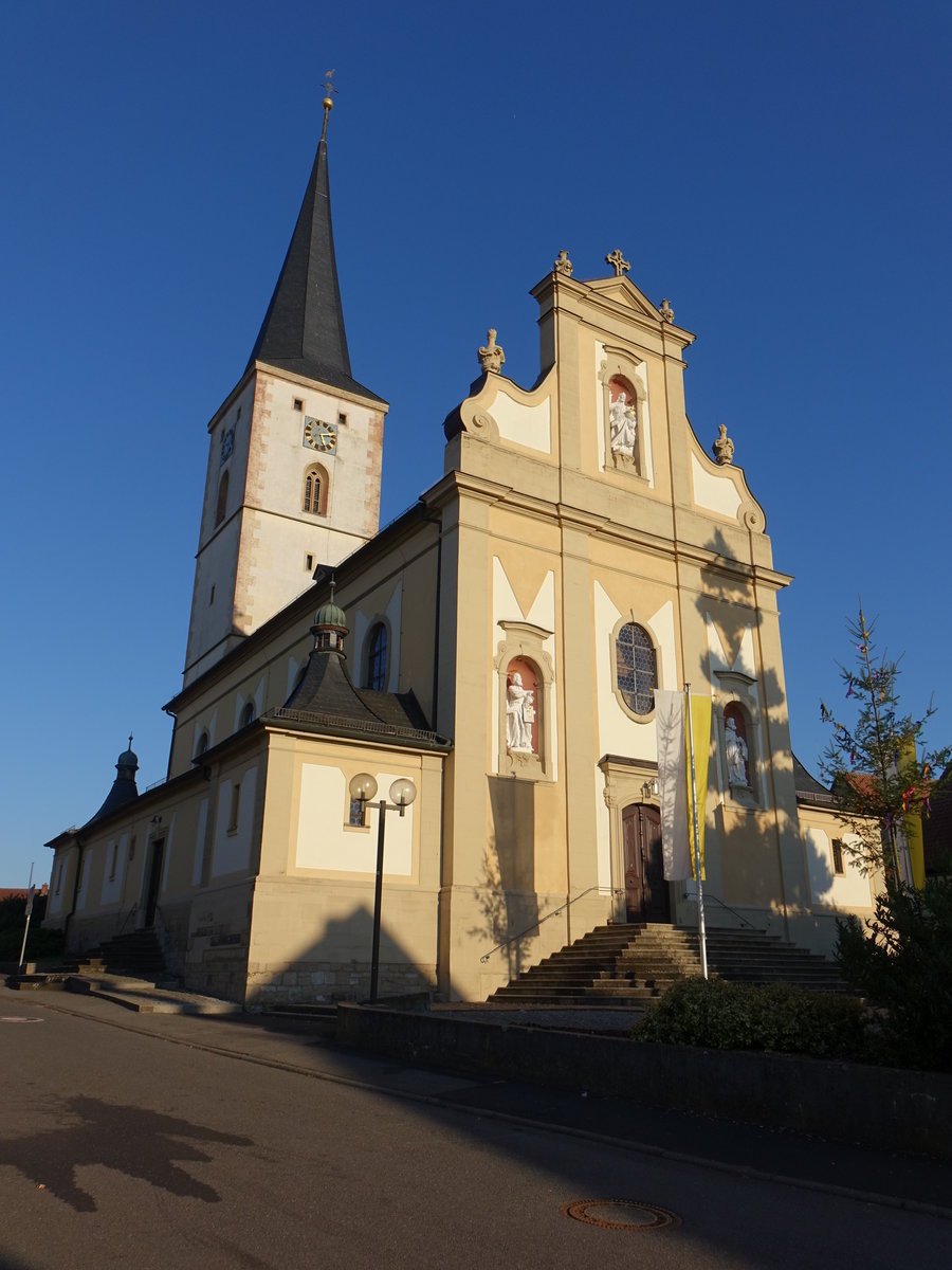Grettstadt, kath. Pfarrkirche St. Peter und Paul, erbaut von 1766 bis 1769 (14.10.2018)