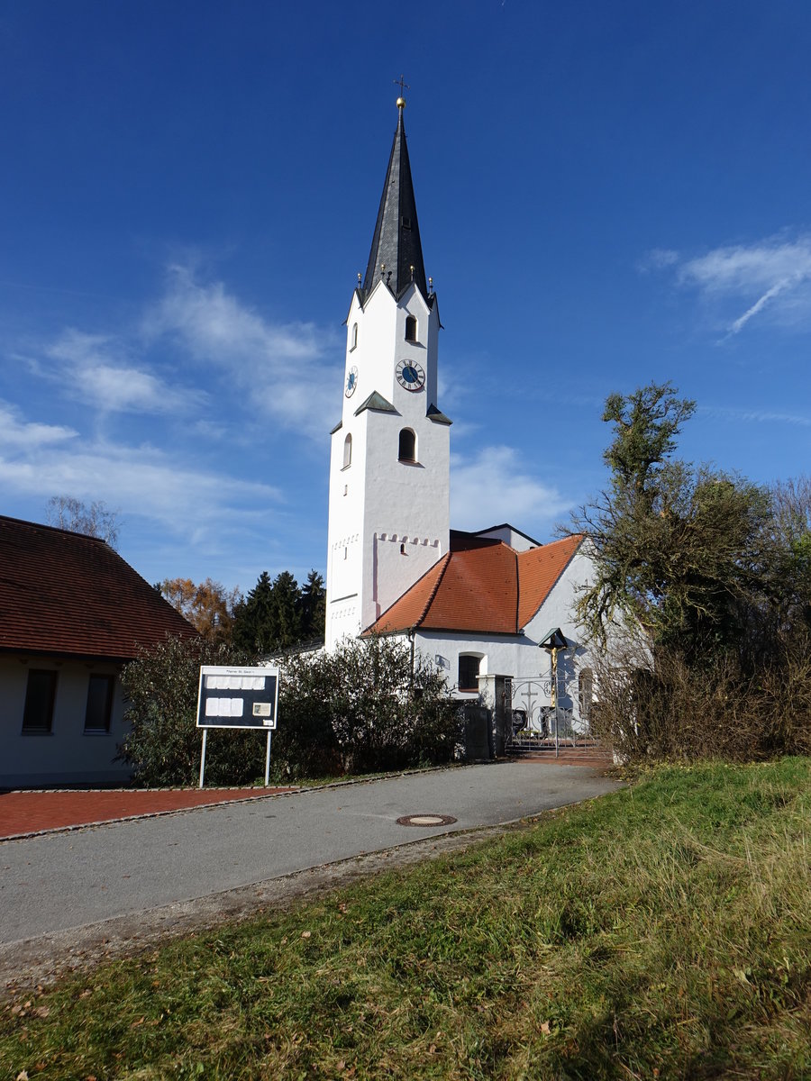 Griesbach, kath. St. Georg Kirche, Basilika mit eingezogenem Rechteckchor und Sdturm, Chor und Turmuntergeschoss 12. Jahrhundert, Mittelschiff 15. Jahrhundert, Seitenschiffe 17./18. Jahrhundert und 1832 (21.11.2016)