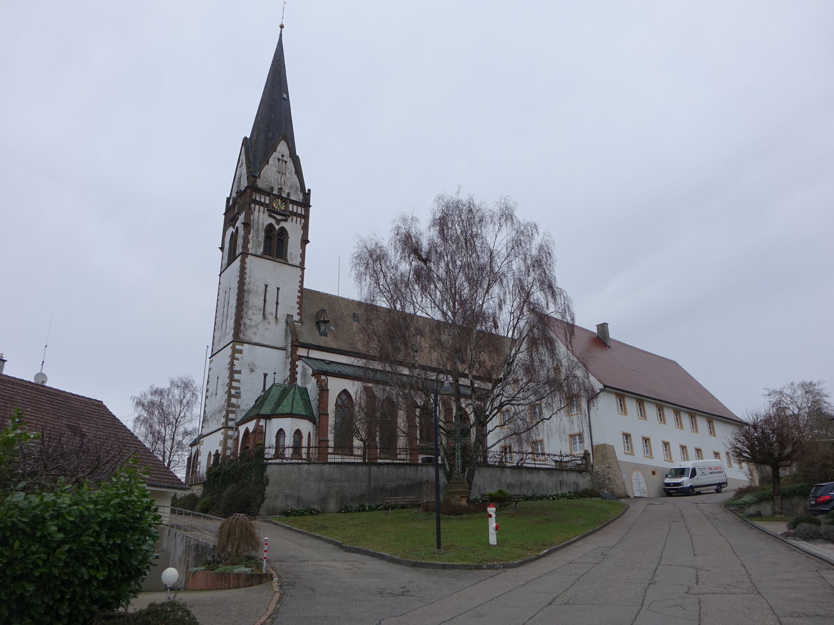 Grieen, neugotische kath. Pfarrkirche St. Peter und Paul, erbaut von 1900 bis 1901 nach Plnen von Otto Belzer (30.12.2018)