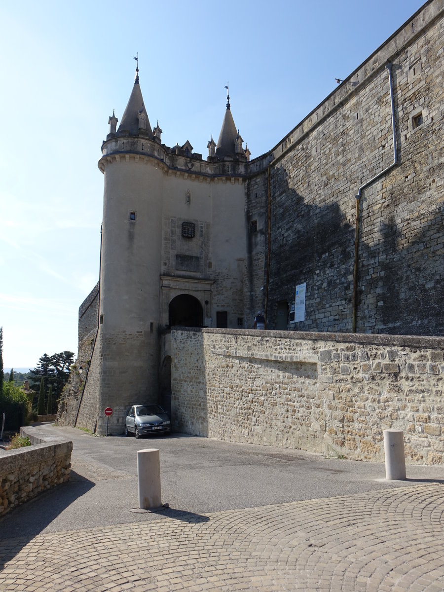 Grignan, mittelalterliche Turmpaar Poivrires vom Schloss von Grignan, 13. Jahrhundert (22.09.2017)