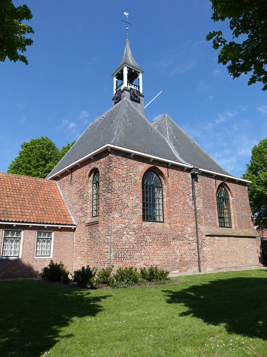 Grijpskerke, Michaelskerk, zweischiffige Saalkirche in der Tradition calvinistischer Predigtkirchen, erbaut im 15. Jahrhundert (13.05.2016)