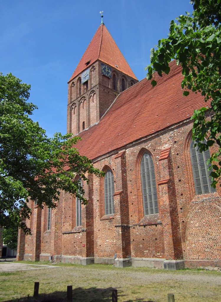 Grimmen, Stadtkirche St. Marien, frhgotische Hallenkirche, erbaut ab 1275 (22.05.2012)