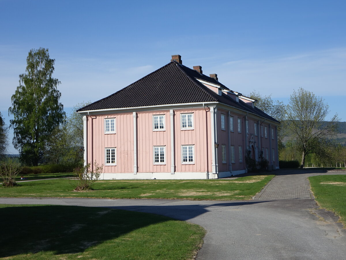 Grinder, der Herrensitz im Rokokostil wurde 1769 fr die Familie von Arntzen erbaut (22.05.2023)
