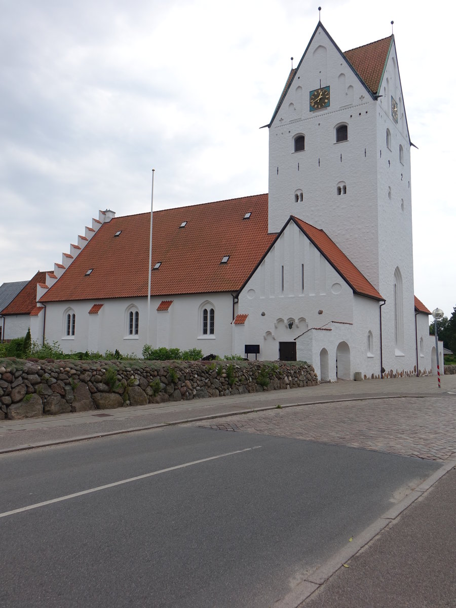 Grindsted, romanische Ev. Kirche, erbaut bis 1150, Umbau von 1920 bis 1923 (09.06.2018)
