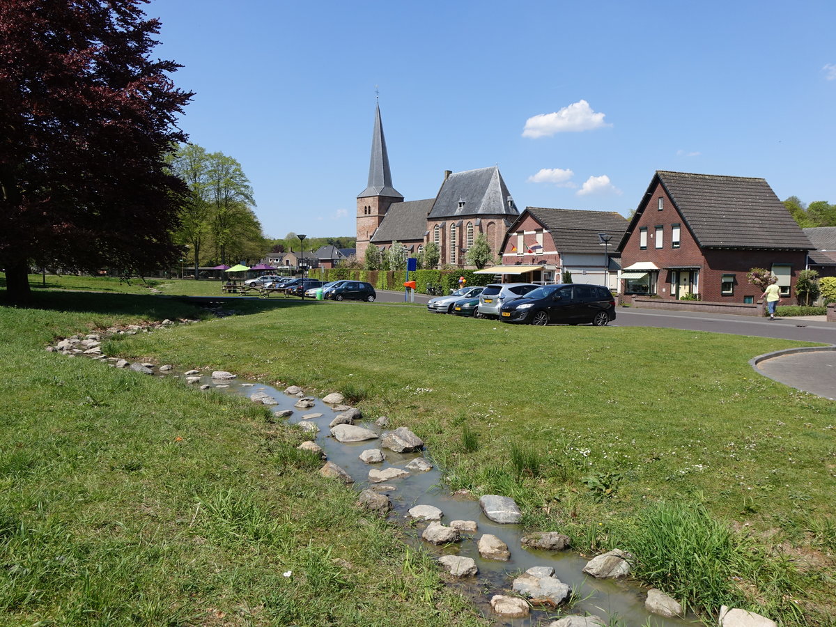 Groesbeek, Ref. Kirche, erbaut im 15. Jahrhundert (07.05.2016)