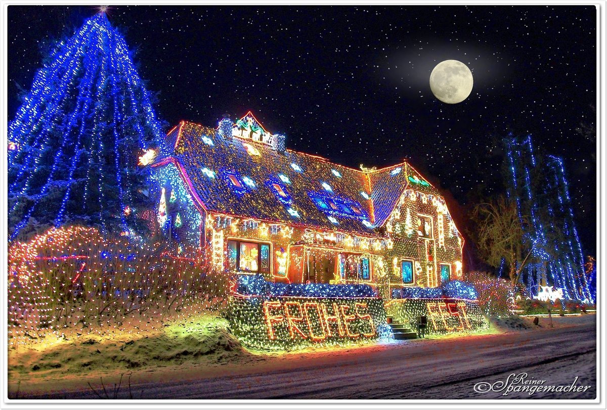 Grtes Weihnachtshaus Europas in Calle bei Nienburg, Niedersachsen. 
Experimentelle Bearbeitung, Foto aus dem Dezember 2010.