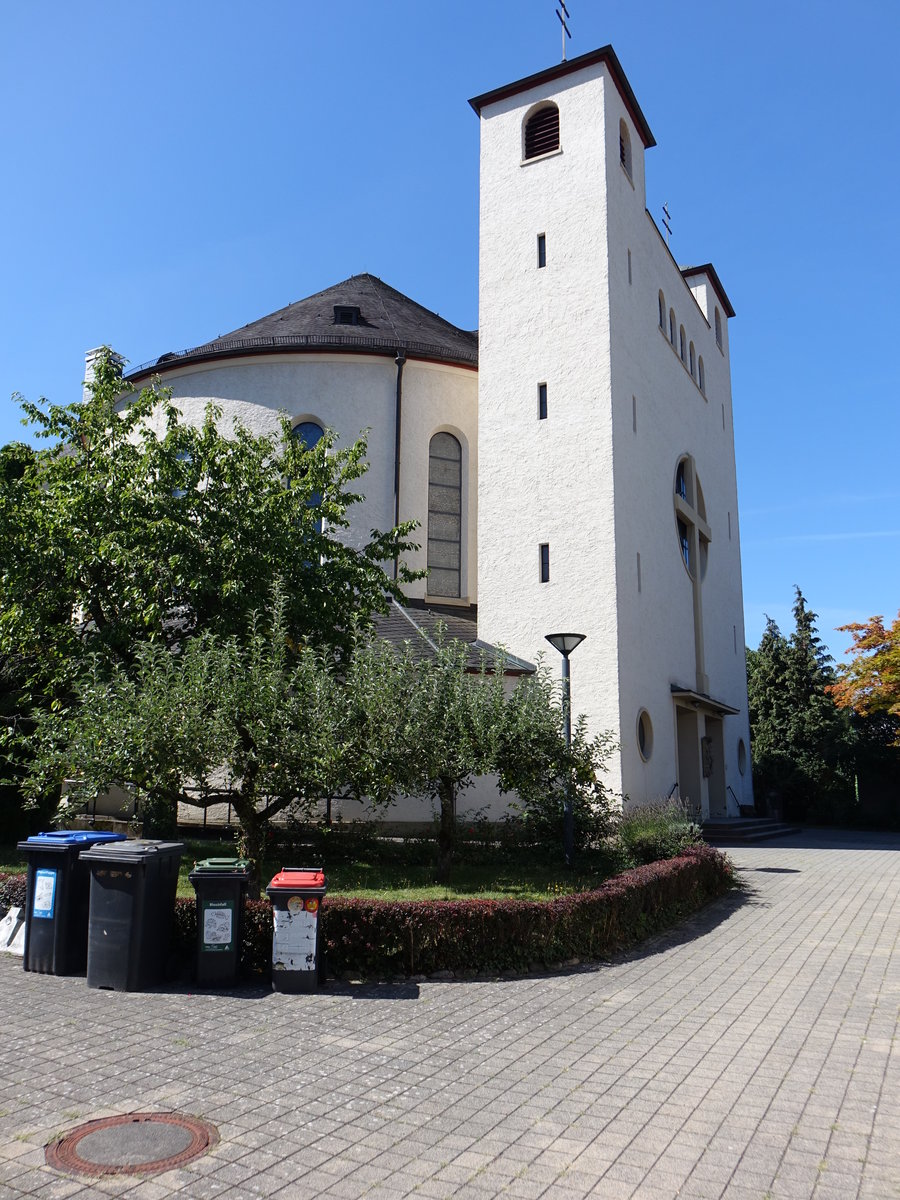 Grtzingen, kath. Pfarrkirche Hl. Kreuz, erbaut 1931 durch den Architekten Franz Kuhn (12.08.2017)