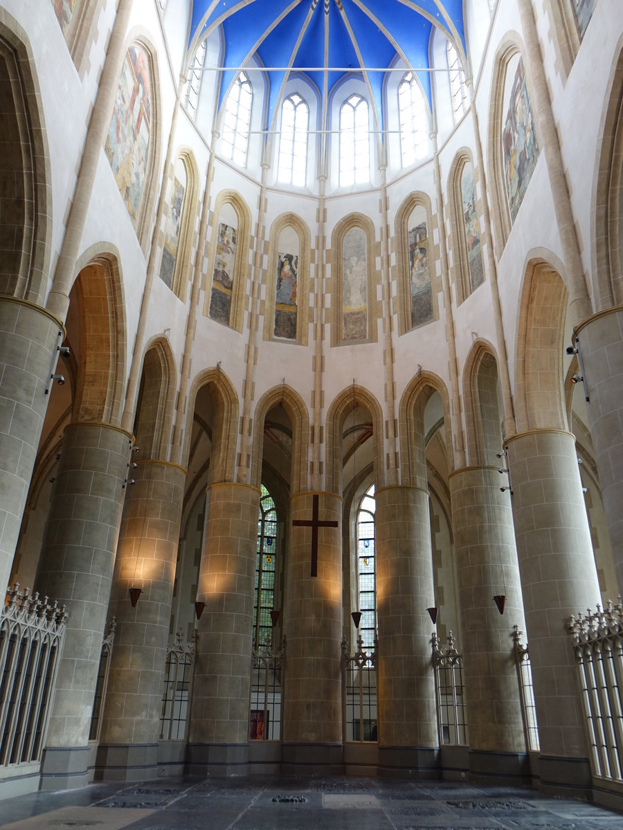 Groningen, Chor von 1425 in der St. Martini Kirche, Glasfenster von 1770 im Chorumgang (27.07.2017)