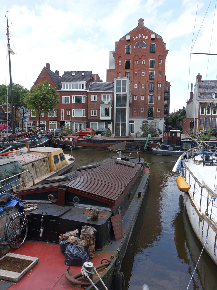 Groningen, Gebäude und Boote am Noorderhaven (27.07.2017)