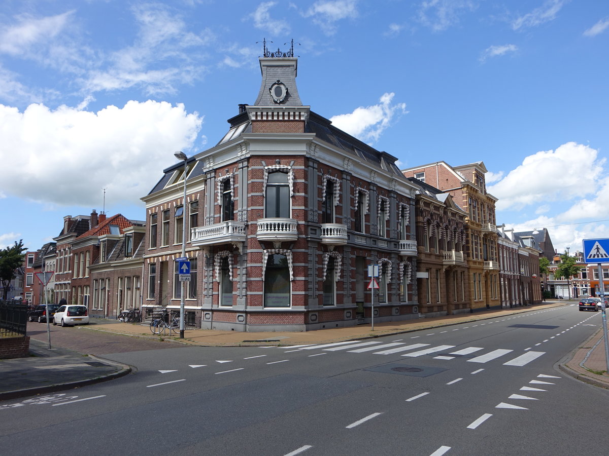 Groningen, historische Huser in der Ganzevoortsingel (29.07.2017)