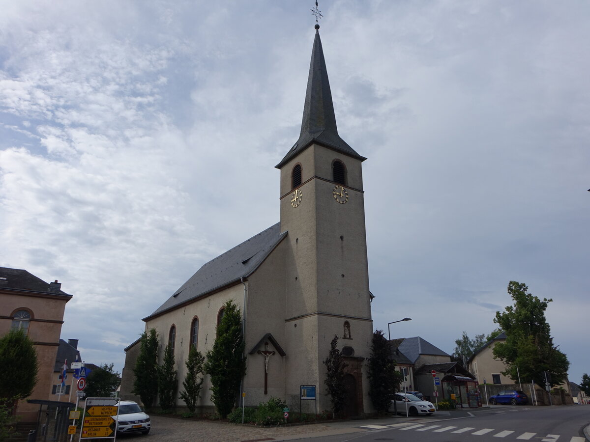 Grosbous, Pfarrkirche St. Peter und Paul am Kirchplatz (22.06.2022)