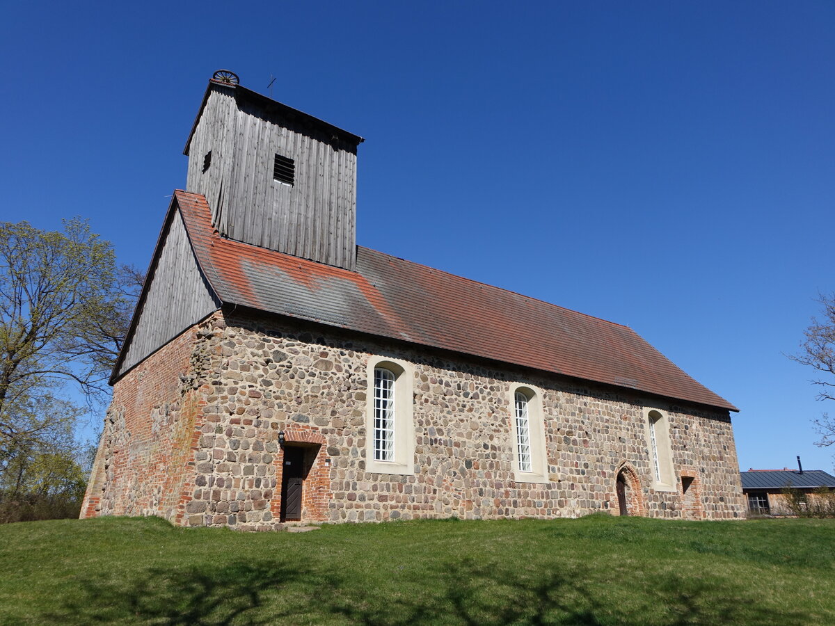 Gro� Fredenwalde, evangelische Kirche, Feldsteinkirche aus dem 13. Jahrhundert (09.04.2026)