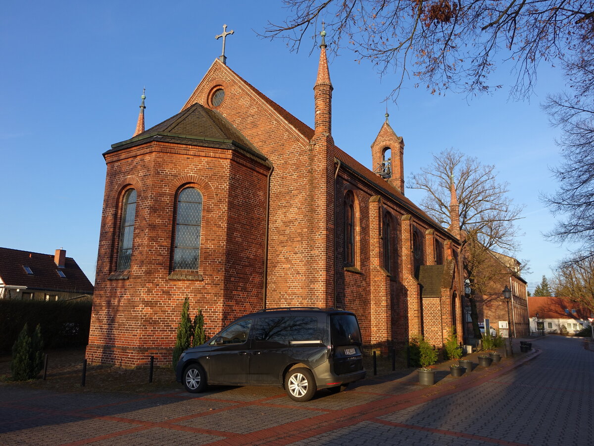 Gro� Lindow, evangelische Kirche, neugotische Backsteinkirche, erbaut 1850 (05.04.2026)