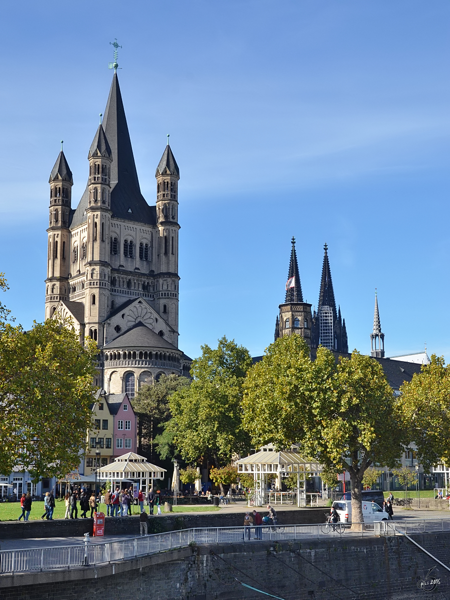 Gro St. Martin ist eine der zwlf groen romanischen Kirchen in der Klner Innenstadt. (Oktober 2011)